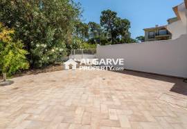 Stylishly Renovated 2-Bedroom Townhouse within a Private Condominium – Vilamoura