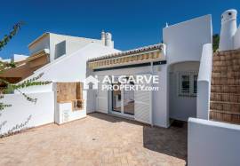 Stylishly Renovated 2-Bedroom Townhouse within a Private Condominium – Vilamoura
