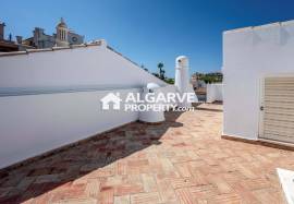 Stylishly Renovated 2-Bedroom Townhouse within a Private Condominium – Vilamoura
