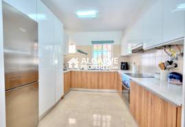 Renovated 3-Bedroom Townhouse in Private Condominium – Vilamoura