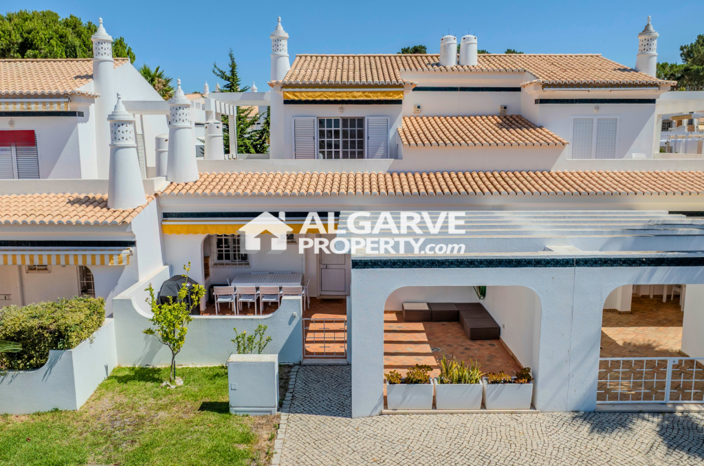 Renovated 3-Bedroom Townhouse in Private Condominium – Vilamoura