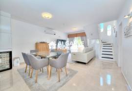 Renovated 3-Bedroom Townhouse in Private Condominium – Vilamoura