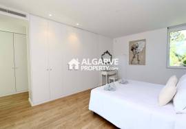 Modern 3 bedroom villa in a luxurious gated community near the Marina in Vilamoura, Algarve
