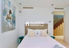Modern 3 bedroom villa in a luxurious gated community near the Marina in Vilamoura, Algarve