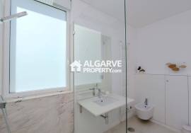 Modern 3 bedroom villa in a luxurious gated community near the Marina in Vilamoura, Algarve