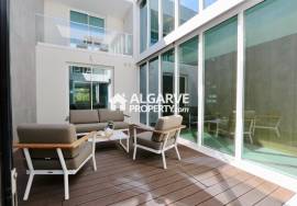 Modern 3 bedroom villa in a luxurious gated community near the Marina in Vilamoura, Algarve