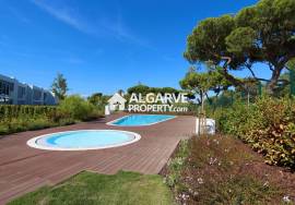 Modern 3 bedroom villa in a luxurious gated community near the Marina in Vilamoura, Algarve