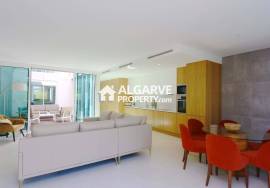 Modern 3 bedroom villa in a luxurious gated community near the Marina in Vilamoura, Algarve