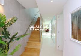 Modern 3 bedroom villa in a luxurious gated community near the Marina in Vilamoura, Algarve