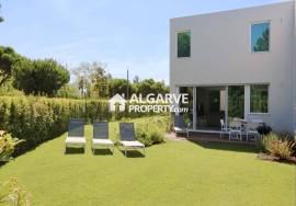 Modern 3 bedroom villa in a luxurious gated community near the Marina in Vilamoura, Algarve