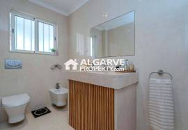 Lovely 4 bed villa inside the golf course and close to all amenities in Vilamoura, Algarve