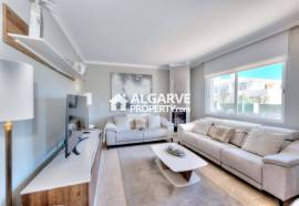 Lovely 4 bed villa inside the golf course and close to all amenities in Vilamoura, Algarve