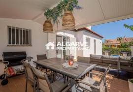 Lovely 4 bed villa inside the golf course and close to all amenities in Vilamoura, Algarve