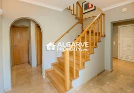 Lovely 4 bed villa inside the golf course and close to all amenities in Vilamoura, Algarve
