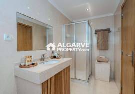 Lovely 4 bed villa inside the golf course and close to all amenities in Vilamoura, Algarve