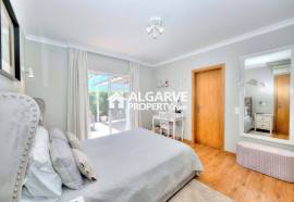 Lovely 4 bed villa inside the golf course and close to all amenities in Vilamoura, Algarve