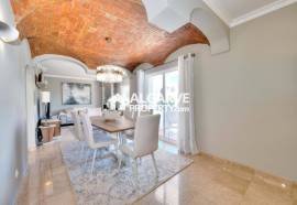 Lovely 4 bed villa inside the golf course and close to all amenities in Vilamoura, Algarve