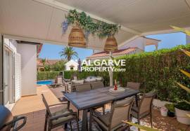 Lovely 4 bed villa inside the golf course and close to all amenities in Vilamoura, Algarve