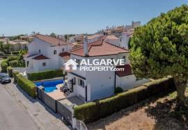 Lovely 4 bed villa inside the golf course and close to all amenities in Vilamoura, Algarve