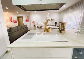 Furnished 3 Bedroom Apartment in Gated Community with Swimming Pool in Póvoa de Varzim