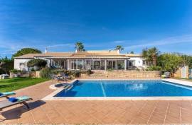 Elegant 6-Bedroom Villa with Heated Pool & Guest Annex | Carvoeiro