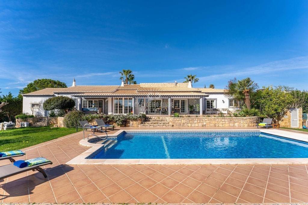 Elegant 6-Bedroom Villa with Heated Pool & Guest Annex | Carvoeiro