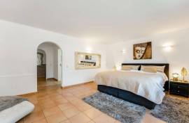 Elegant 6-Bedroom Villa with Heated Pool & Guest Annex | Carvoeiro