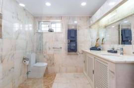 Elegant 6-Bedroom Villa with Heated Pool & Guest Annex | Carvoeiro