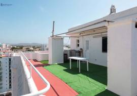 T0 Penthouse with Private Terrace and Stunning 360º View – 100m from Quarteira Beach