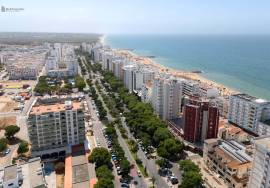 T0 Penthouse with Private Terrace and Stunning 360º View – 100m from Quarteira Beach