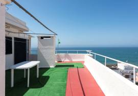T0 Penthouse with Private Terrace and Stunning 360º View – 100m from Quarteira Beach