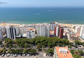 T0 Penthouse with Private Terrace and Stunning 360º View – 100m from Quarteira Beach