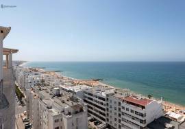 T0 Penthouse with Private Terrace and Stunning 360º View – 100m from Quarteira Beach