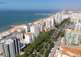 T0 Penthouse with Private Terrace and Stunning 360º View – 100m from Quarteira Beach