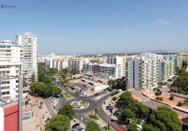 T0 Penthouse with Private Terrace and Stunning 360º View – 100m from Quarteira Beach