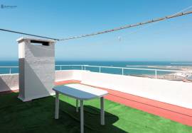 T0 Penthouse with Private Terrace and Stunning 360º View – 100m from Quarteira Beach
