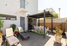 Olhão – contemporary 3-bedroom semi-detached house with pool, rooftop terrace and private parking