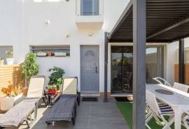 Olhão – contemporary 3-bedroom semi-detached house with pool, rooftop terrace and private parking