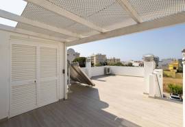 Olhão – contemporary 3-bedroom semi-detached house with pool, rooftop terrace and private parking