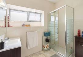 Olhão – contemporary 3-bedroom semi-detached house with pool, rooftop terrace and private parking