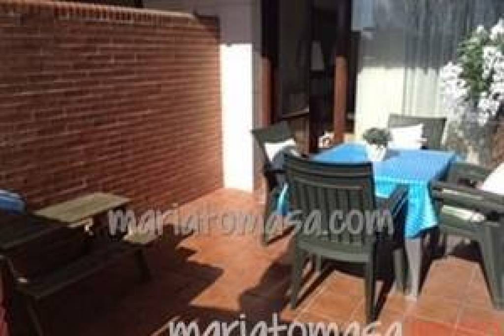 Fantastic townhouse with terrace, garage and large living area in a quiet area.