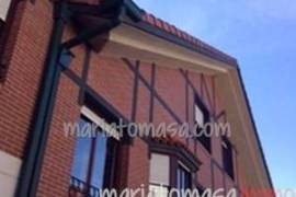 Fantastic townhouse with terrace, garage and large living area in a quiet area.