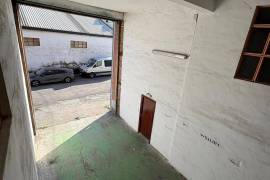 LARGE WAREHOUSE WITH OVERHEAD CRANE IN SANTURTZI, BIZKAIA