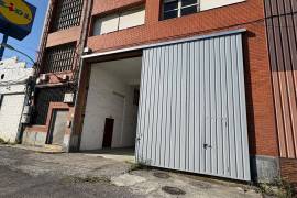 LARGE WAREHOUSE WITH OVERHEAD CRANE IN SANTURTZI, BIZKAIA