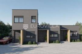 Beli Manastir, City Center: Modern Modular Home with Garden and Solar Panels