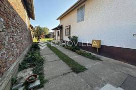 Semeljci, two-story house 196 m2 on a plot of land of 982 m2