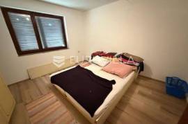 Osijek, Tenja, for sale a two-storey house with a courtyard apartment on a plot of 517 m2