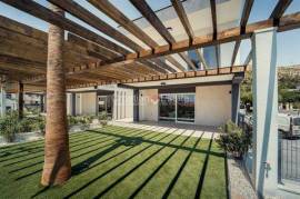 Newly built house with yard and parking spaces, for sale