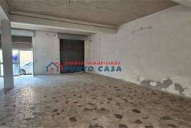 PRESSI VIA VILLA ROSINA – Magazzino/garage 120mq