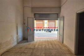 PRESSI VIA FARDELLA – Garage a partire da 40 mq ca., una apertura su strada